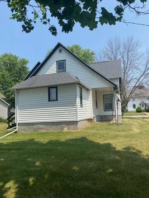 Lancaster, WI 53813,527 S Adams Street