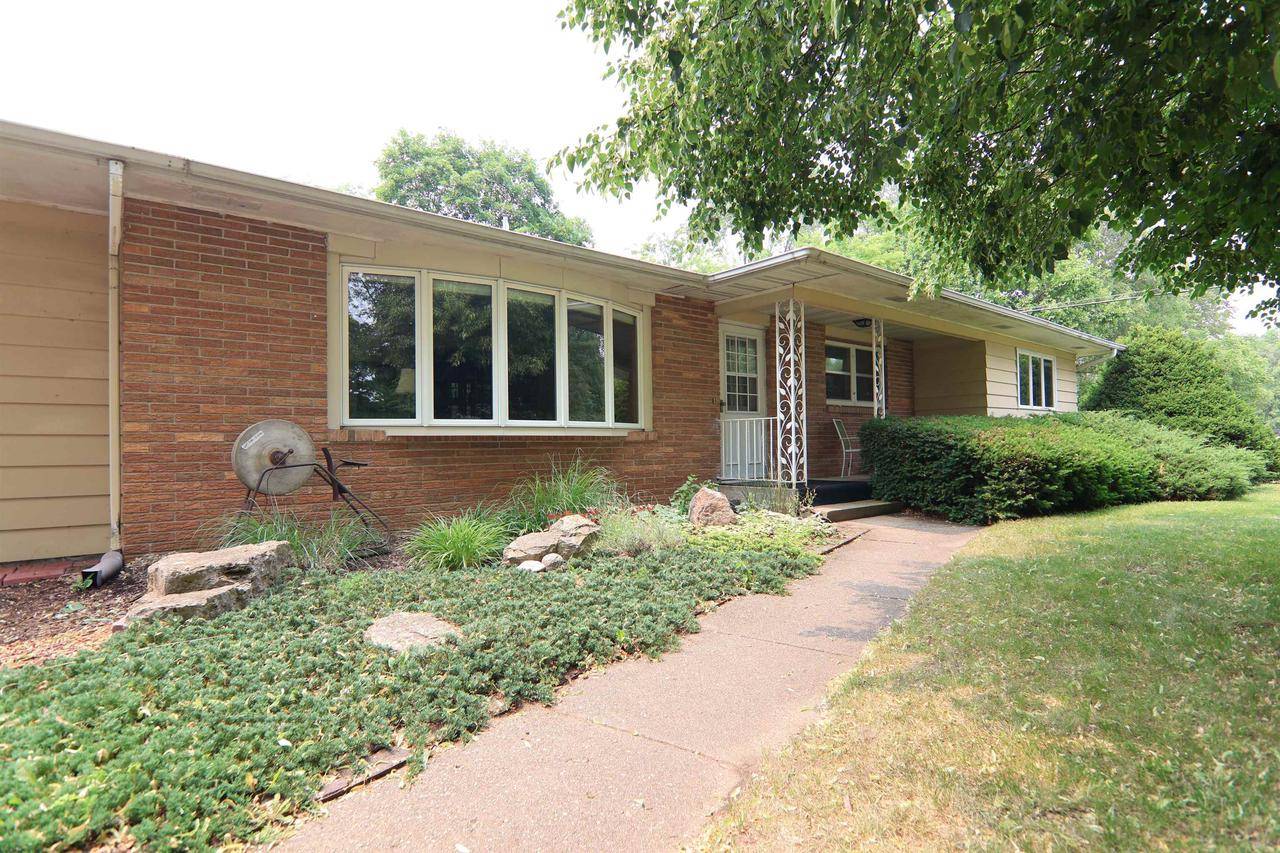 18 Brakefield Drive, Janesville, WI 53546