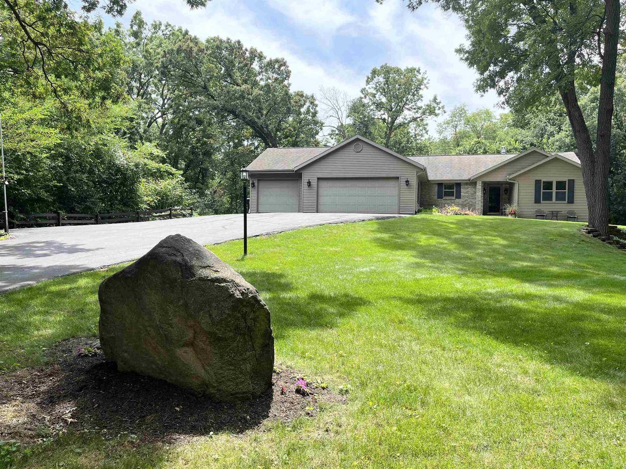 2015 W Glenmoor Lane, Janesville, WI 53545
