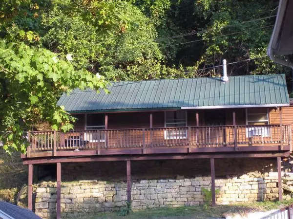 613 C Street, Mcgregor, IA 52157