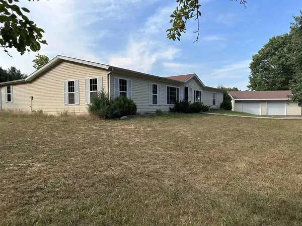 N4937 2nd Avenue, Oxford, WI 53952