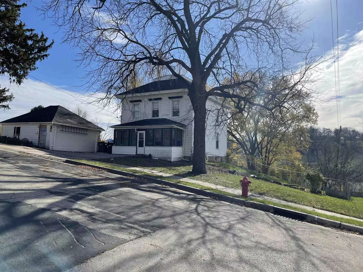 Bloomington, WI 53804,325 Canal Street