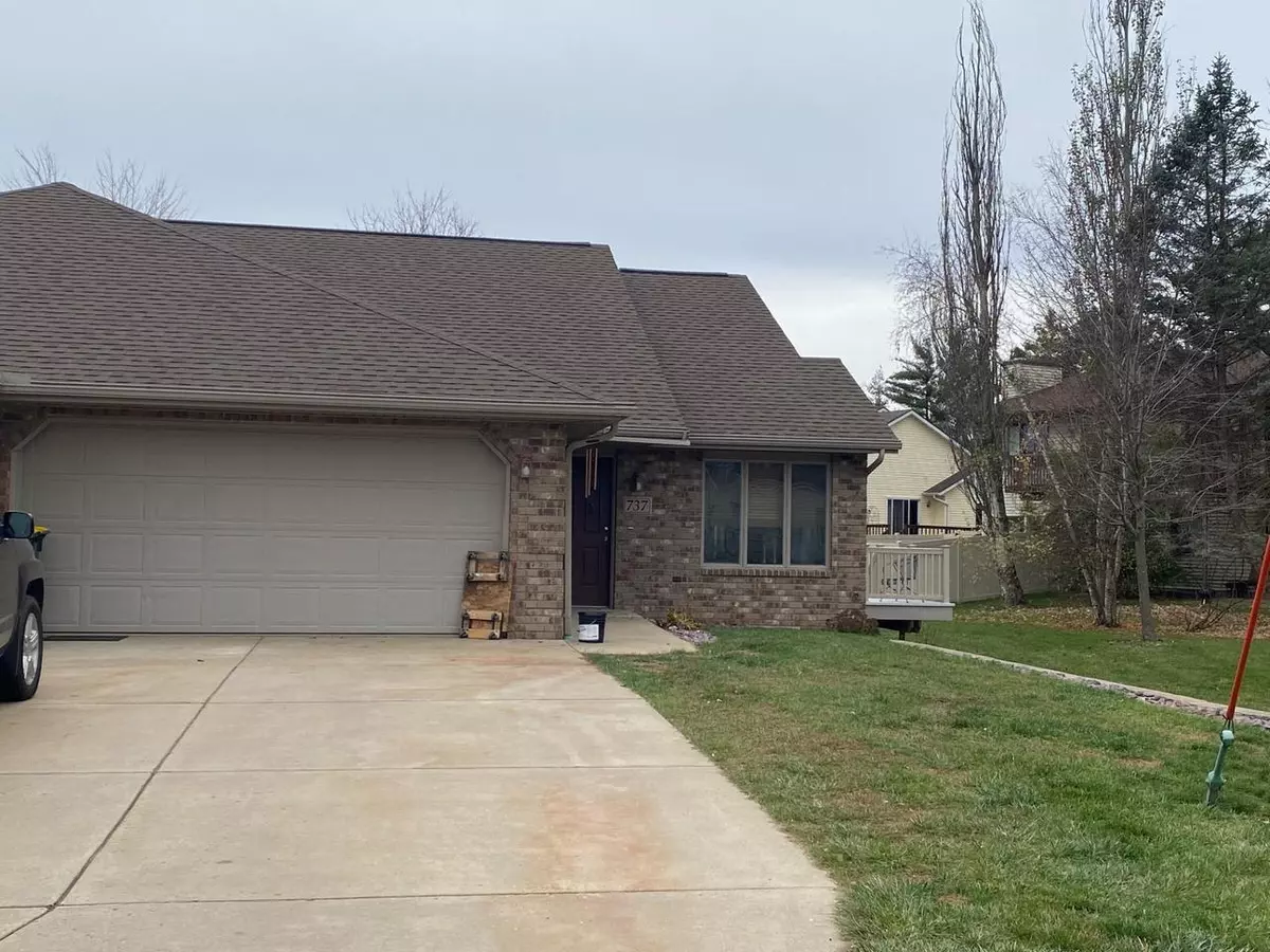 Prairie Du Sac, WI 53578,737 8th Street