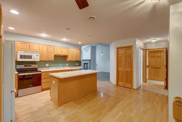 Deforest, WI 53532,712 Creek Edge Drive #2