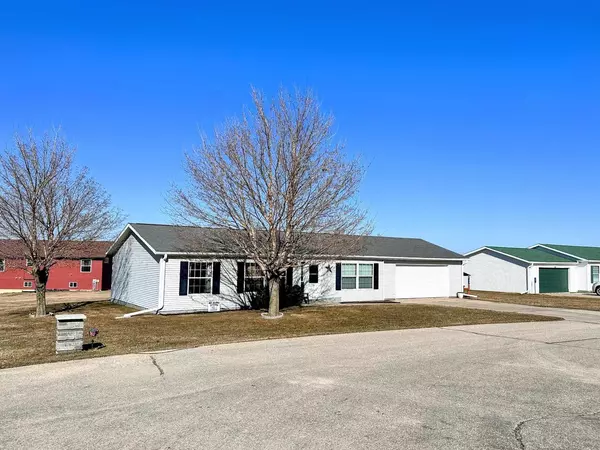 300 Highpoint Loop Drive, Mcgregor, IA 52157