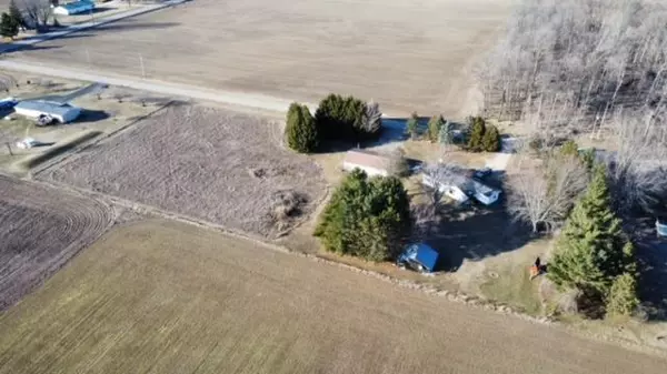 W10531 Roloff Road, New London, WI 54961