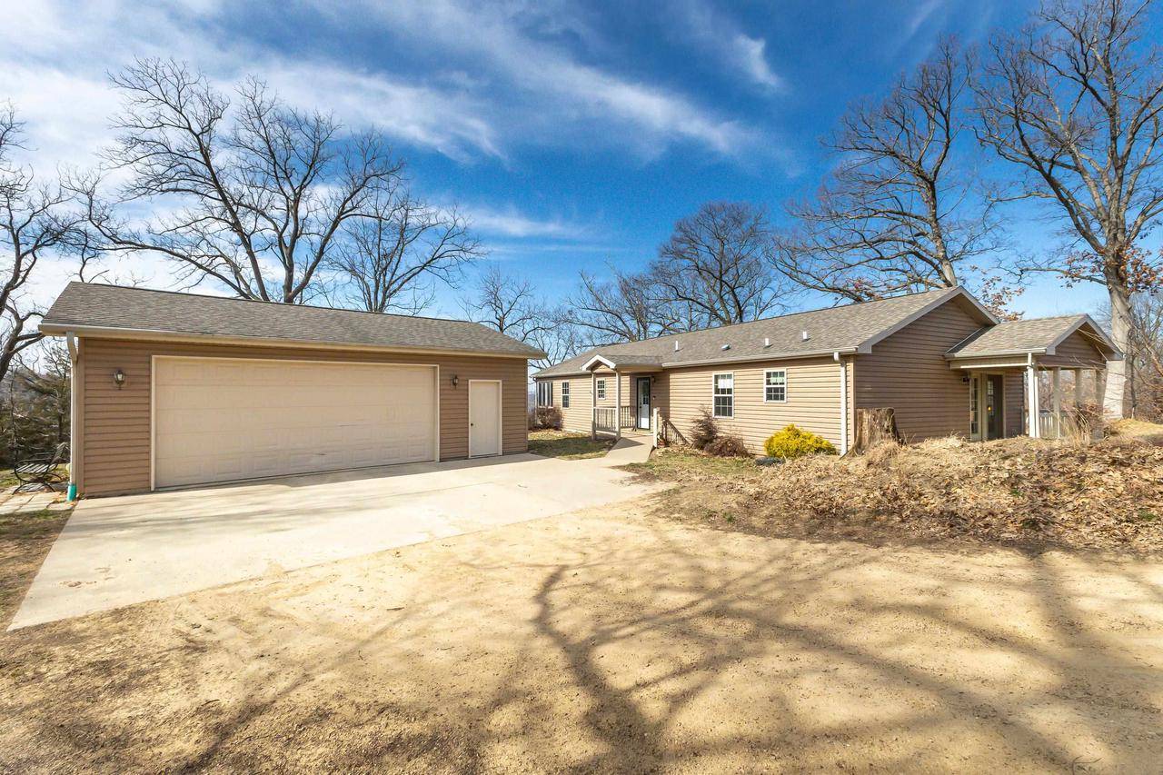 4791 West Lane, Cuba City, WI 53807