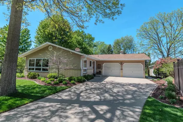 3010 Glenview Court, Middleton, WI 53562