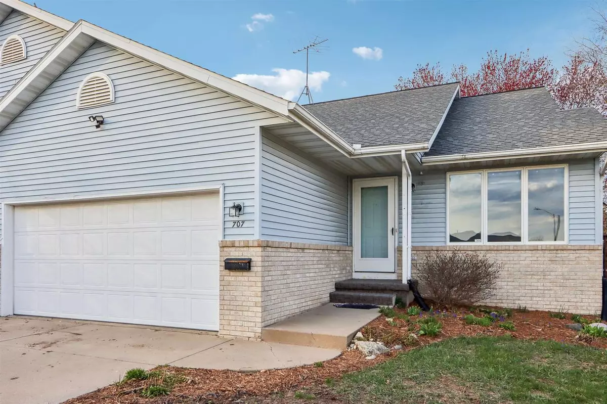 Prairie Du Sac, WI 53578,707 Forest Glen Circle