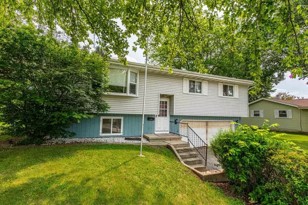 911 S University Avenue, Beaver Dam, WI 53916