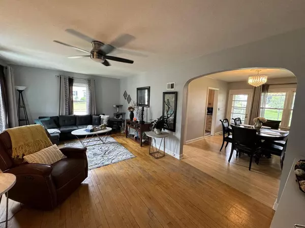 Dodgeville, WI 53533,518 W Division Street