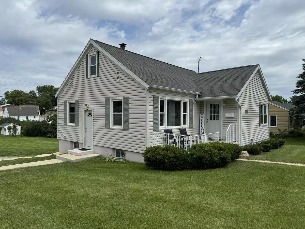 Dodgeville, WI 53533,518 W Division Street