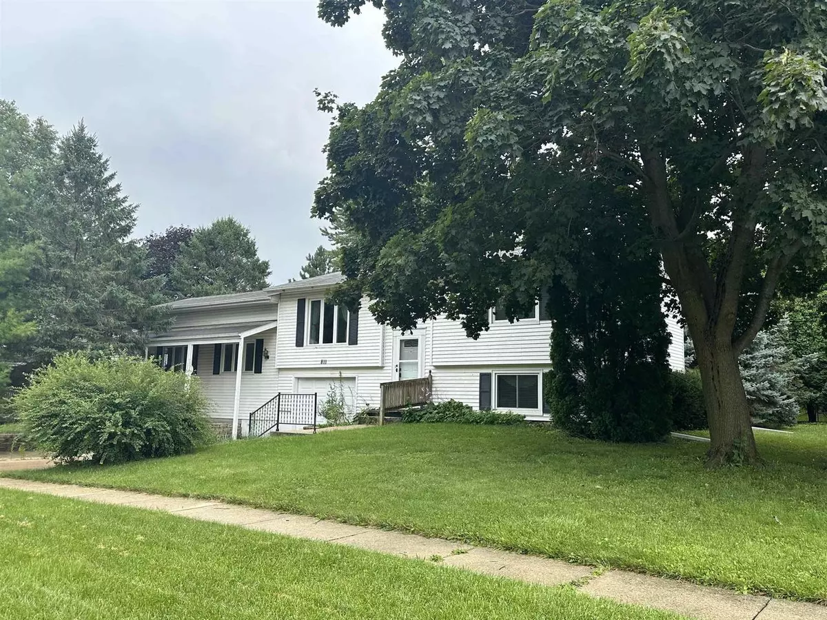 Clinton, WI 53525,811 Shu Lar Lane