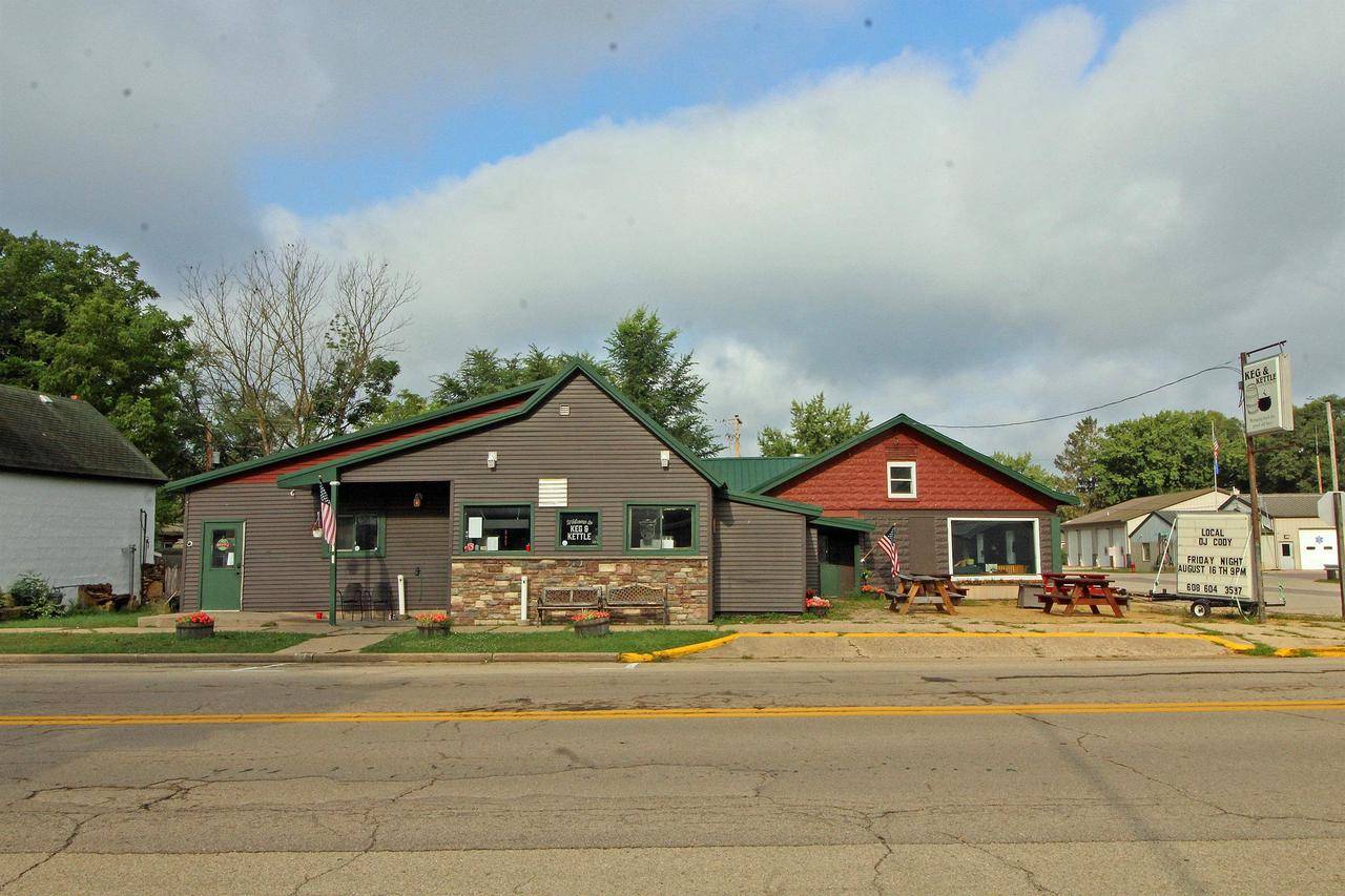 104 S Oak Street, Lone Rock, WI 53556