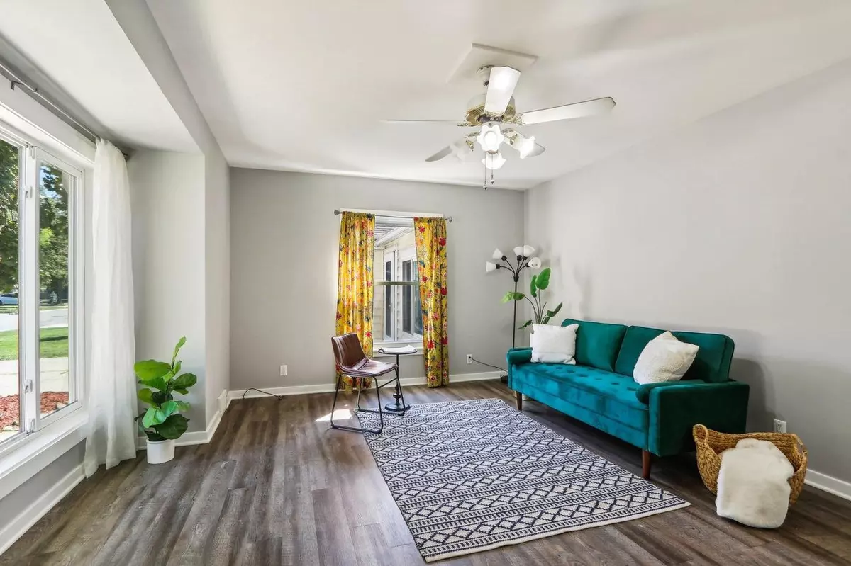 Prairie Du Sac, WI 53578,325 7th Street