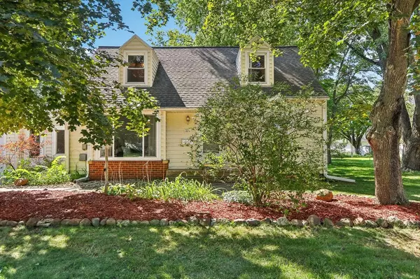 Prairie Du Sac, WI 53578,325 7th Street