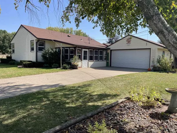 601 S Buchanan Street, Prairie Du Chien, WI 53821