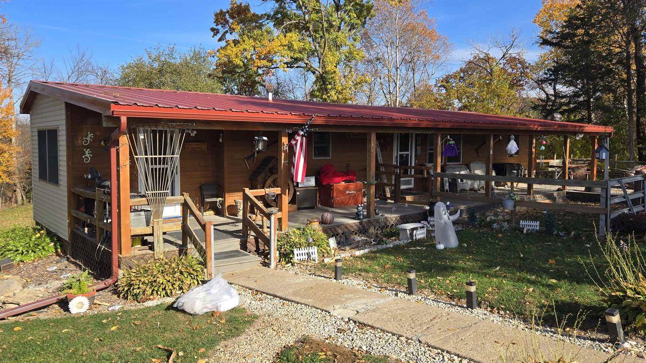 11129 St Charles Road,  Cassville,  WI 53806