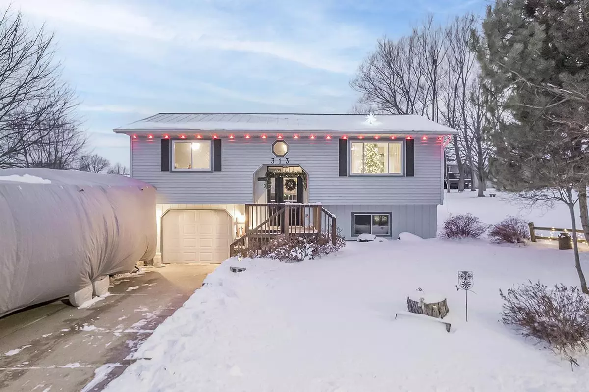 Dodgeville, WI 53533,313 W Valley Street