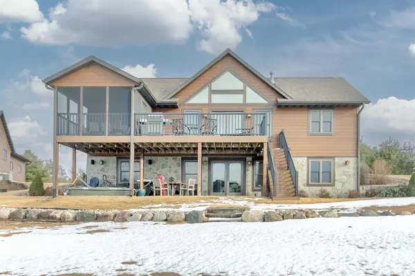 N8111 Castaway Drive, New Lisbon, WI 53950