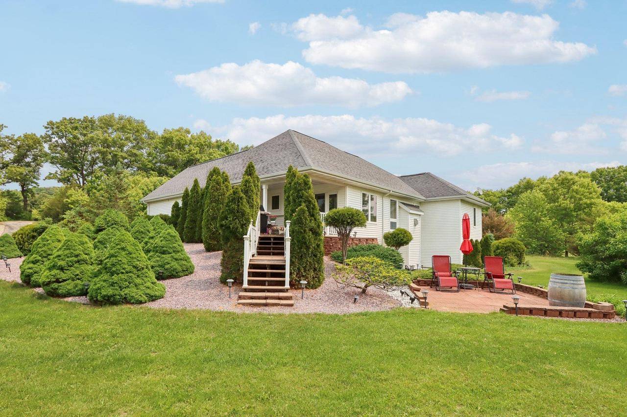 E8887 Oak Hill Road, Wisconsin Dells, WI 53965