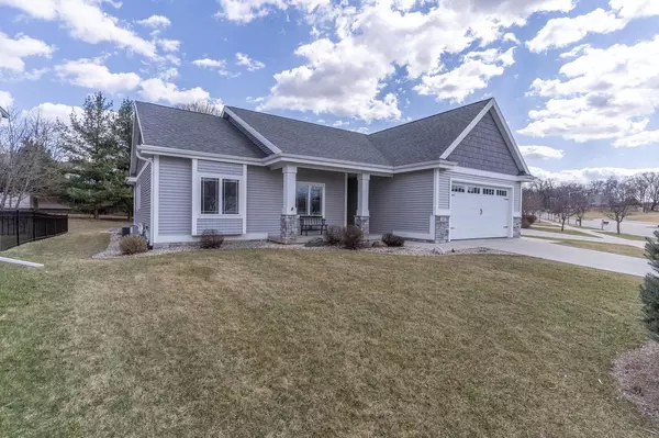 42 Oak Ridge Trail,  Deerfield,  WI 53531