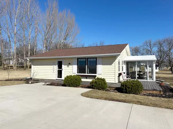 W10670 Diefenbach Circle, Beaver Dam, WI 53916