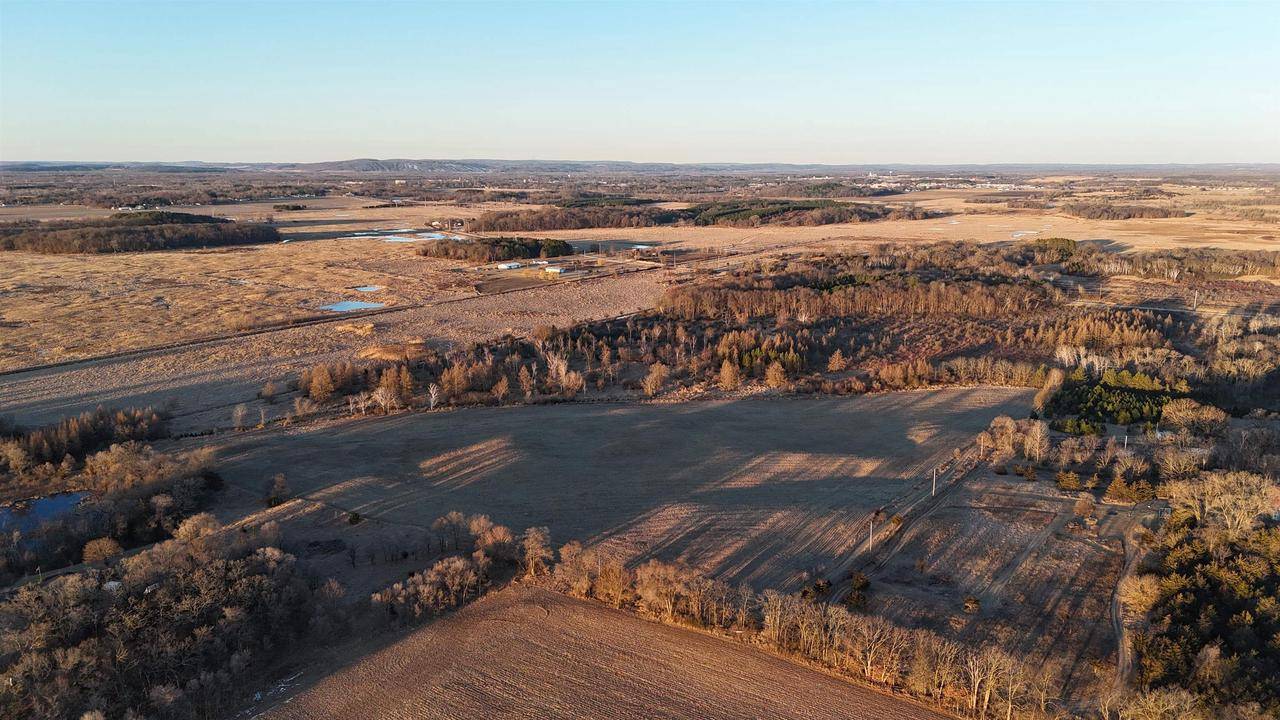 000 Bornick Road, Portage, WI 53901