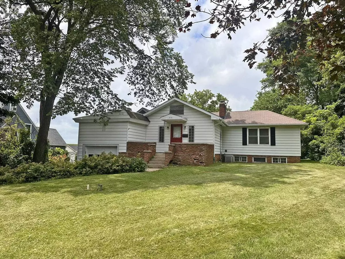 Dodgeville, WI 53533,616 S Iowa Street