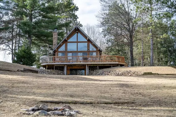 1068 E Queens Way, Nekoosa, WI 54457