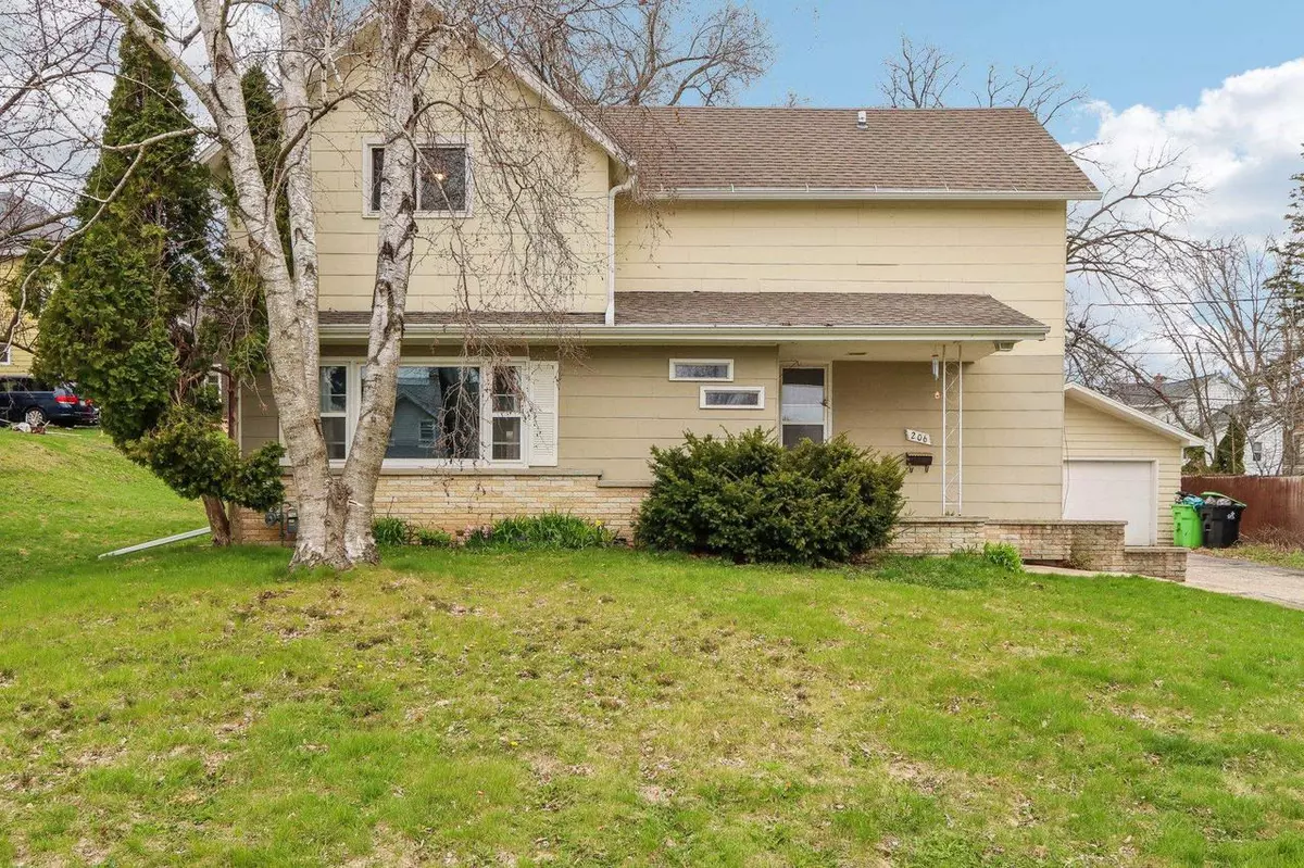 Beaver Dam, WI 53916,206 E Mill Street