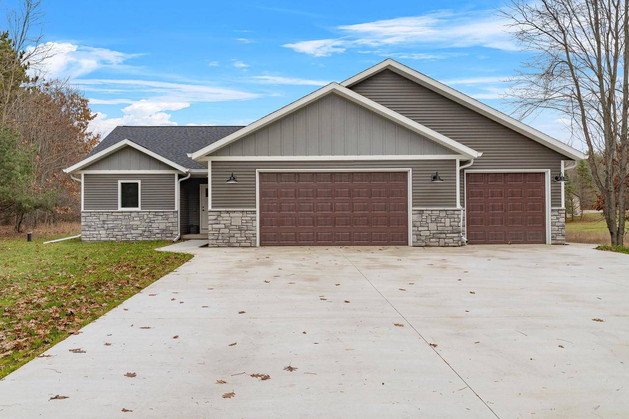 W6475 Woodhaven Circle, Wautoma, WI 54982