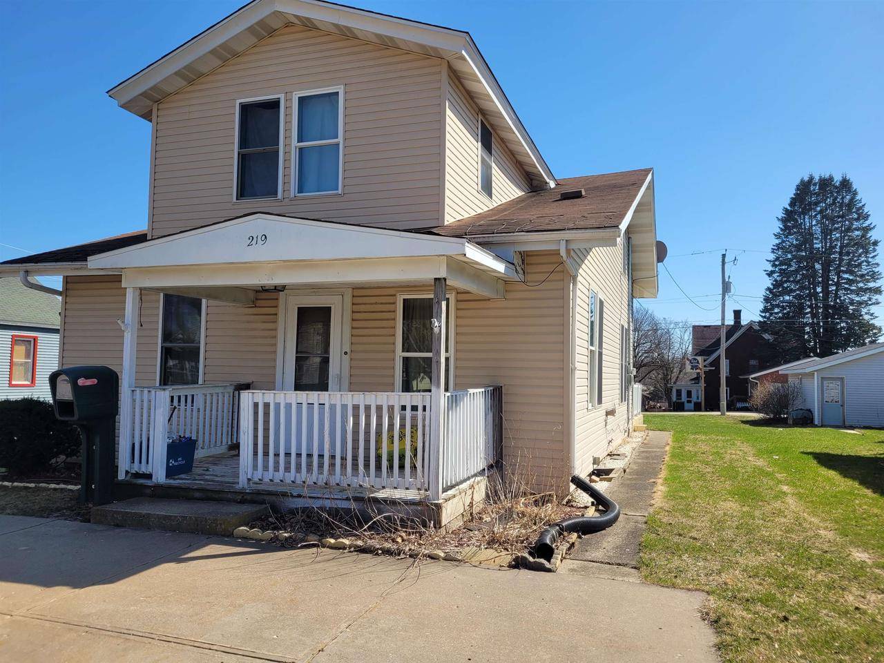 219 E Merrimac Street, Dodgeville, WI 53533
