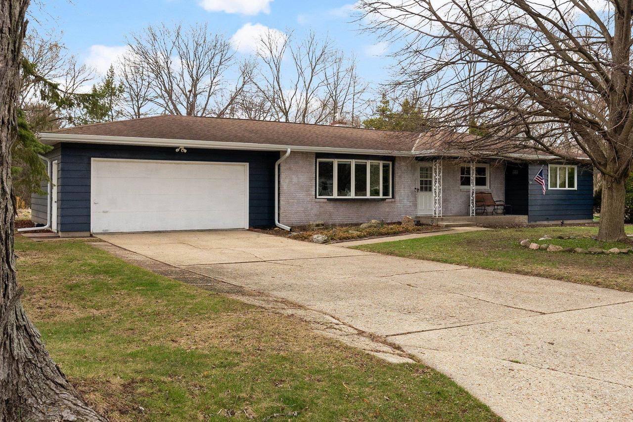 18 Brakefield Drive, Janesville, WI 53546