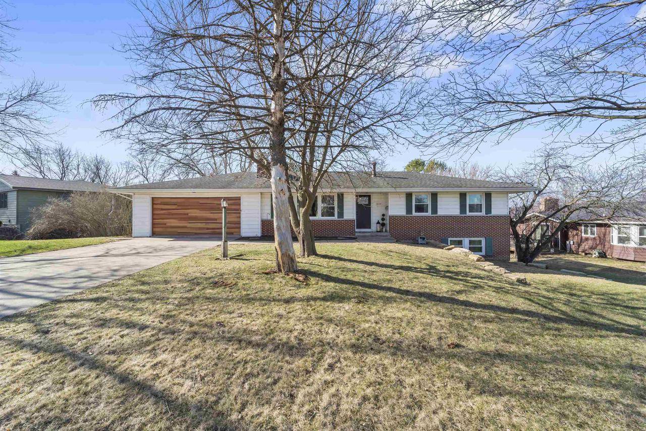 311 Blue View Drive, Mount Horeb, WI 53572