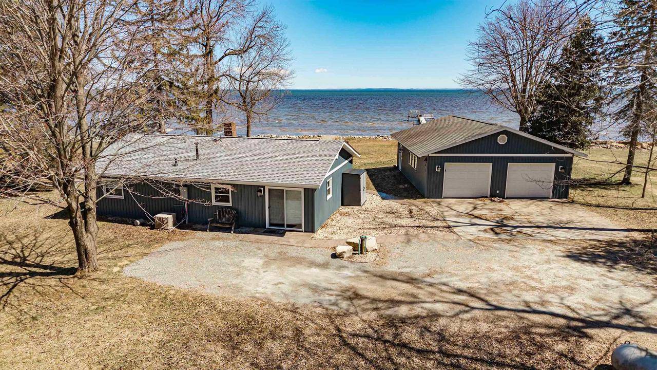 3714 County Road S, Little Suamico, WI 54141