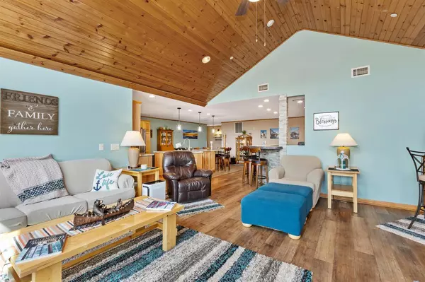 Arkdale, WI 54613,2015-7 Czech Court #1207