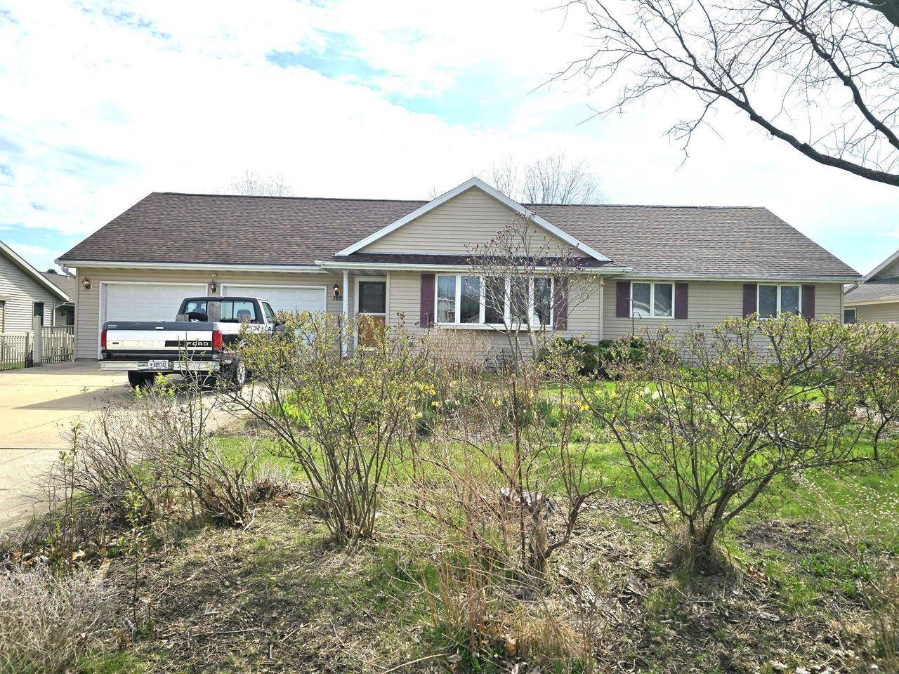 1822 Saint George Lane, Janesville, WI 53545