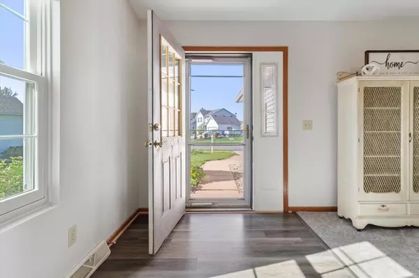 Oregon, WI 53575,997 NEW HAMPTON Drive