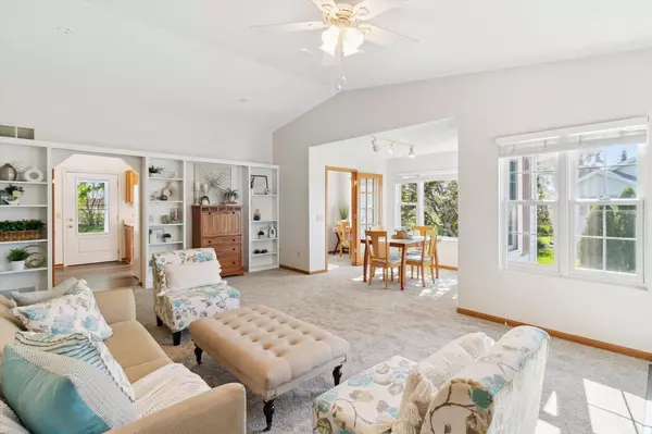 Oregon, WI 53575,997 NEW HAMPTON Drive