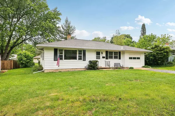 6013 Gateway Green,  Monona,  WI 53716