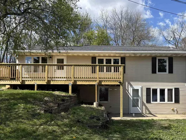 W9334 Bluff Lane, Cambridge, WI 53523