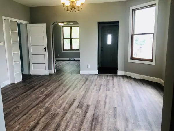 Dodgeville, WI 53533,325 W Clarence Street