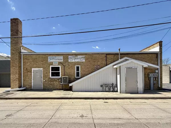 Clinton, WI 53525,225-229 Allen Street