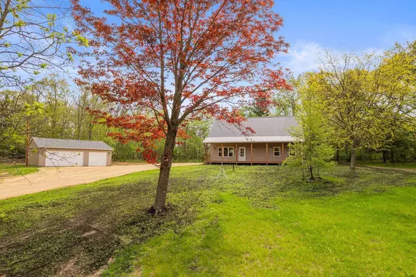 2806 3rd Court, Oxford, WI 53952