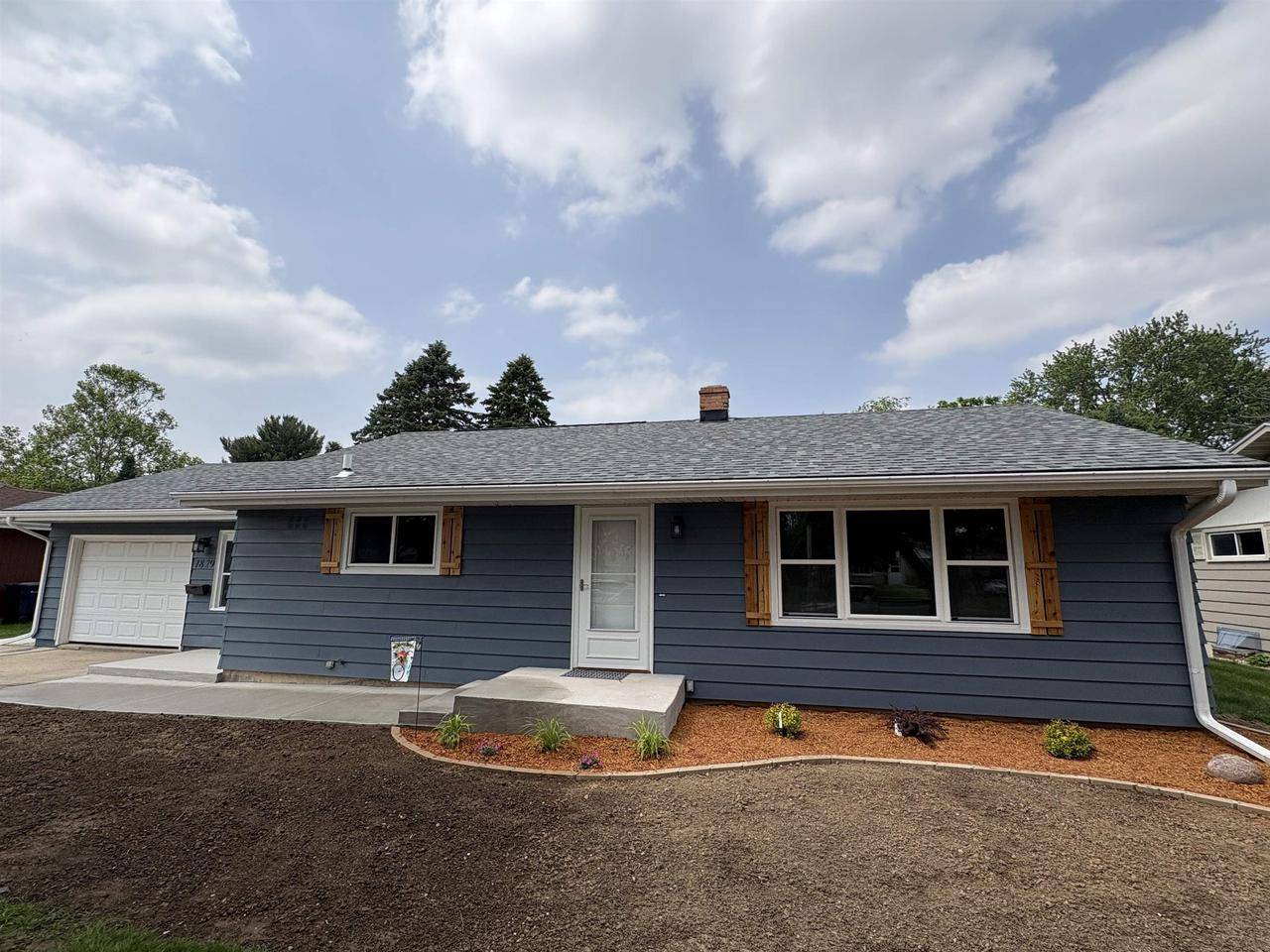 1829 E Memorial Drive, Janesville, WI 53545