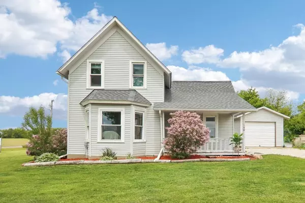 140 W State Line Road, Sharon, WI 53585