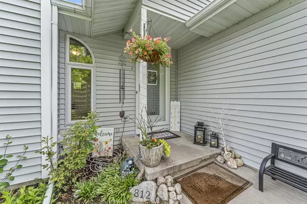 Deforest, WI 53532,812 Clover Lane