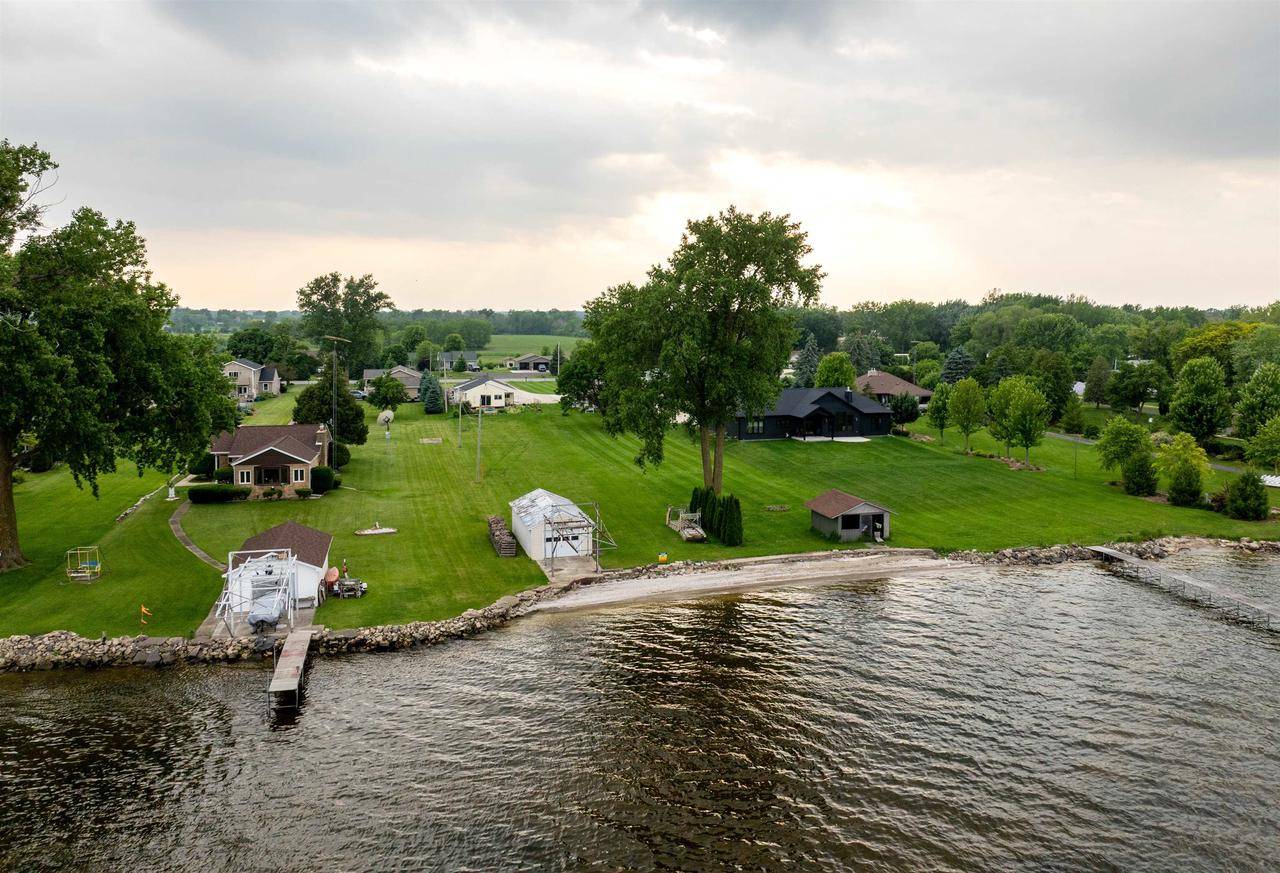 N8963 Lakeshore Drive, Van Dyne, WI 54979