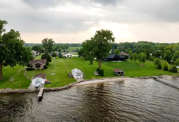 N8963 Lakeshore Drive, Van Dyne, WI 54979